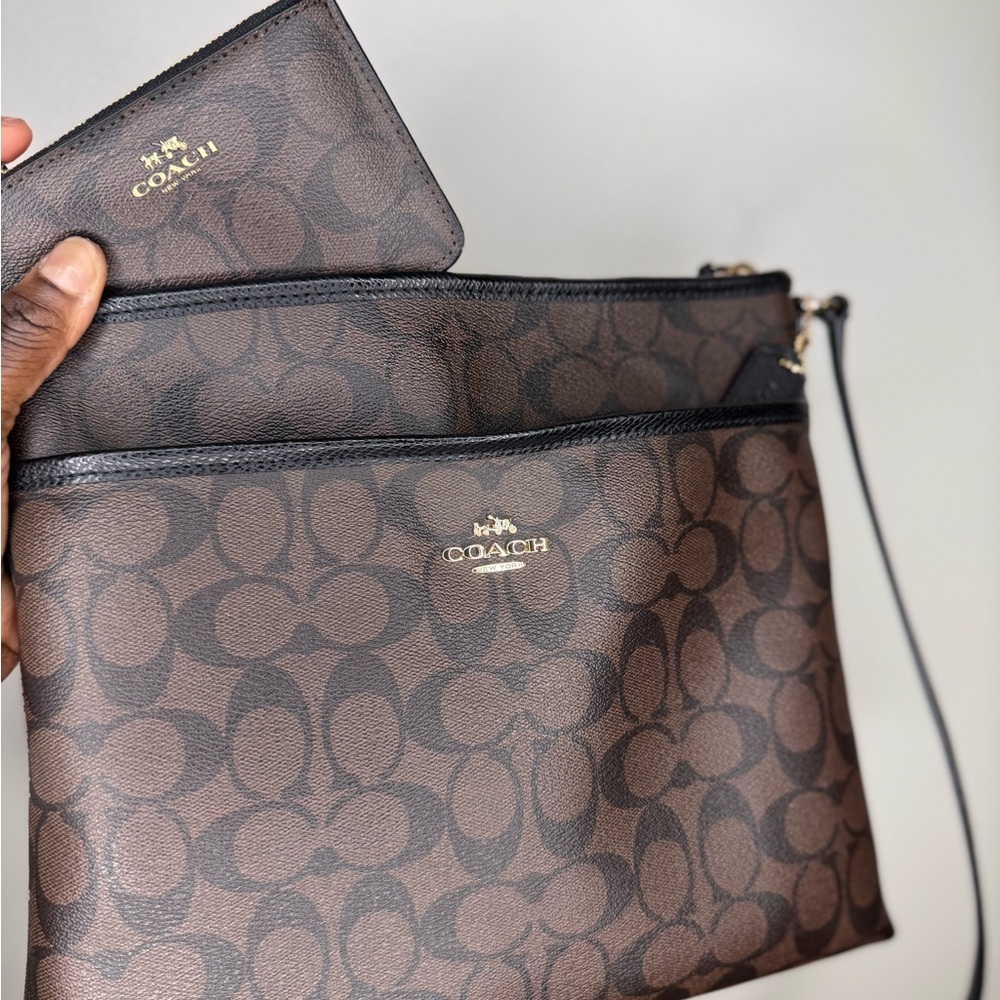 Coach Signature crossbody bag with  Black and brown Wristlet